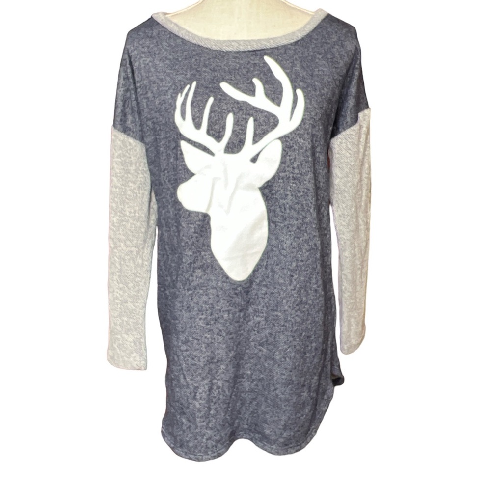 Wanna B Deer/Buck Gray & White Sweatshirt